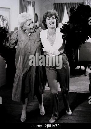 MAUREEN STAPLETON, STEFANIE POWERS, FAMILY SECRETS, 1984 Stock Photo