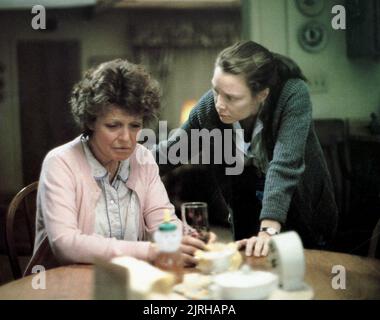 ANNE BANCROFT, SISSY SPACEK, NIGHT MOTHER, 1986 Stock Photo