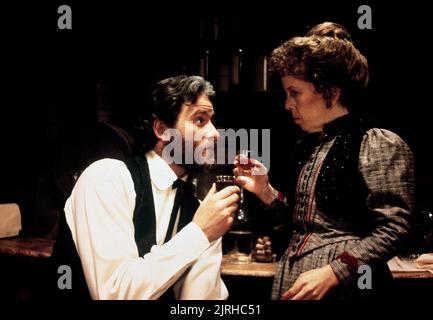 KEVIN KLINE, LINDA HUNT, SILVERADO, 1985 Stock Photo