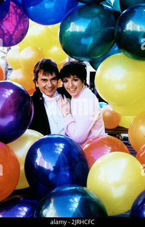 DUDLEY MOORE, LIZA MINNELLI, ARTHUR 2: ON THE ROCKS, 1988 Stock Photo