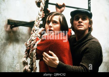 ISABELLA ROSSELLINI, MIKHAIL BARYSHNIKOV, WHITE NIGHTS, 1985 Stock Photo