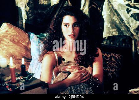 THE LOST BOYS -1987 JAMI GERTZ Stock Photo - Alamy