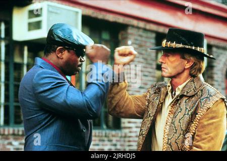 CHARLES S. DUTTON, PAUL HOGAN, CROCODILE DUNDEE II, 1988 Stock Photo