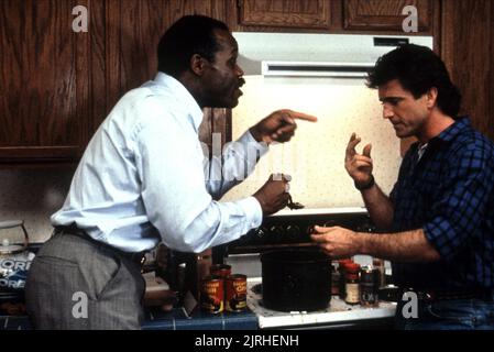 DANNY GLOVER, MEL GIBSON, LETHAL WEAPON 2, 1989 Stock Photo