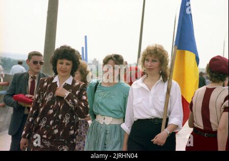 May 6, 1990, Botosani County, Romania. The Bridge of Flowers (Podul de Flori) event along the Prut River, that separated Romania and the Moldavian Socialist Republic. People were allowed for the first time since WWII to cross the border to their 'brothers' without a passport or visa. Stock Photo