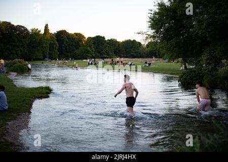 Munich, Germany. 24th Aug, 2022. The people enjoy the summer evening in Cafés, Bars, Restaurants and in the Englischer Garten in Munich, Germany on AUgust 24, 2022. (Photo by Alexander Pohl/Sipa USA) Credit: Sipa USA/Alamy Live News Stock Photo