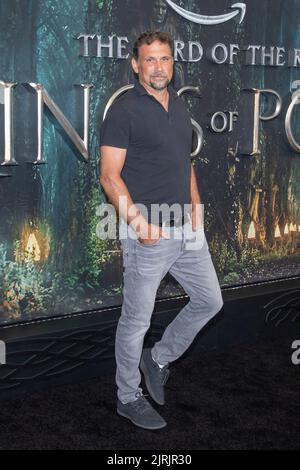 NEW YORK, NEW YORK - AUGUST 23: Jeremy Sisto attends 'The Lord Of The Rings: The Rings Of Power' New York Screening at Lincoln Center on August 23, 2022 in New York City. Stock Photo