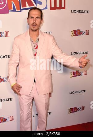 Jason Mewes walking the red carpet at the Los Angeles premiere of