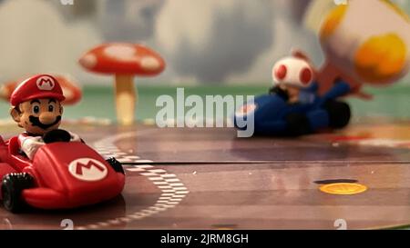 Mario kart mobile hi-res stock photography and images - Alamy