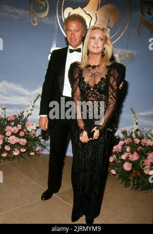 Joan Van Ark and John Marshall October 1990 Credit: Ralph Dominguez/MediaPunch Stock Photo