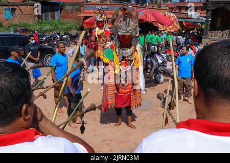 Bhaktapur, Nepal. 25th Aug, 2022. On August.25, 2022 in Bhaktapur, Nepal. People from newar community play traditional music instrument in front of Dipankar Buddha on the occasion of 'Pancha Daan' festival. (Photo by Abhishek Maharjan/Sipa USA) Credit: Sipa USA/Alamy Live News Stock Photo