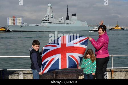 ANNA VICKERS AND HER CHILDREN CHARLOTTE (4) AND CHRISTOPHER (9) SAY ...