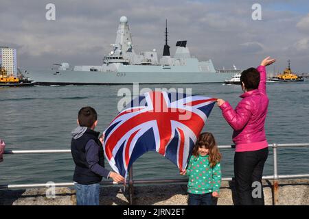 ANNA VICKERS AND HER CHILDREN CHARLOTTE (4) AND CHRISTOPHER (9) SAY ...