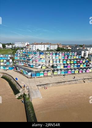 Walton-on-the-Naze: Beach Huts and sandy beach in Essex, United Kingdom Stock Photo