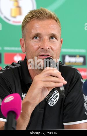 Hamburg, Germany. 25th Aug, 2022. Soccer, DFB Cup, FC Teutonia 05 Ottensen to the first round match in the DFB Cup, press conference. Coach David Bergner speaks during the press conference. Credit: Michael Schwartz/dpa/Alamy Live News Stock Photo