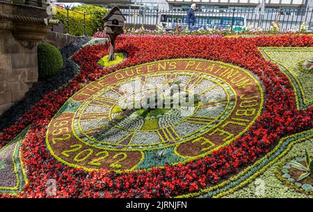 Floral clock celebrating Queen's platinum Jubillee, Princes Street Garden, Edinburgh, Scotland, UK Stock Photo