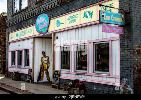 Valley Sweets, ice cream and candy shop, on Washington St. in St. Croix Falls, Wisconsin USA. Stock Photo