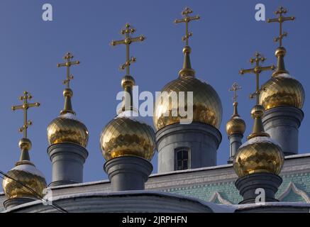 Golden gilt domes on Russian Orthodox church Stock Photo