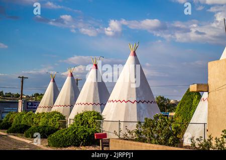 A tourist wigwam tent with a view of the town in Holbrook, Arizona Stock Photo