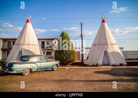 A tourist wigwam tent with a view of the town in Holbrook, Arizona Stock Photo