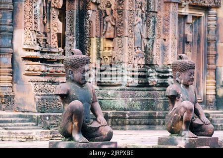 A scenic shot of the Buddhist statues in front of the Banteay Srei temple in Siem Reap, Cambodia Stock Photo