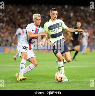 Sabadell, Barcelona, Spain. 24th Aug, 2022. SERGI ROBERTo (FC Barcelona ) and PHIL FODEN (Manchester City ) battle for the ball during the ELA between FC Barcelona and Manchester City at Camp Nou. (Credit Image: © Xavi Urgeles/ZUMA Press Wire) Stock Photo