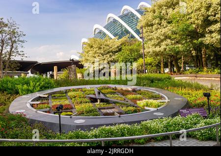 Singapore floral clock hi res stock photography and images Alamy