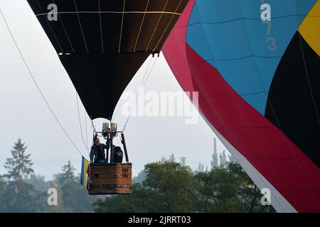 Jindrichuv Hradec, Czech Republic. 26th Aug, 2022. Hot air balloons fly early morning during the 24th FAI Hot Air Balloon Czech Championship in Jindrichuv Hradec in the South Bohemian Region (140 kilometers south of Prague) in the Czech Republic. Twenty five contestants from nine countries participate in the event. (Credit Image: © Slavek Ruta/ZUMA Press Wire) Stock Photo