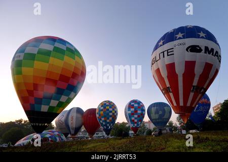 Jindrichuv Hradec, Czech Republic. 26th Aug, 2022. Hot air balloons fly early morning during the 24th FAI Hot Air Balloon Czech Championship in Jindrichuv Hradec in the South Bohemian Region (140 kilometers south of Prague) in the Czech Republic. Twenty five contestants from nine countries participate in the event. (Credit Image: © Slavek Ruta/ZUMA Press Wire) Stock Photo