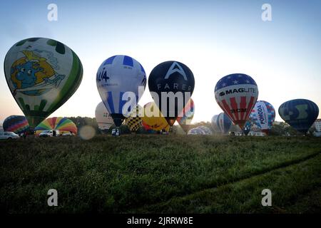 Jindrichuv Hradec, Czech Republic. 26th Aug, 2022. Hot air balloons fly early morning during the 24th FAI Hot Air Balloon Czech Championship in Jindrichuv Hradec in the South Bohemian Region (140 kilometers south of Prague) in the Czech Republic. Twenty five contestants from nine countries participate in the event. (Credit Image: © Slavek Ruta/ZUMA Press Wire) Stock Photo