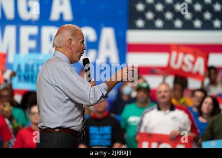 Rockville, Maryland, USA. 25th Aug, 2022. President JOE BIDEN speaks at a DNC rally at Richard Montgomery High School in Rockville, Maryland August 25, 2022. (Credit Image: © Dominick Sokotoff/ZUMA Press Wire) Stock Photo