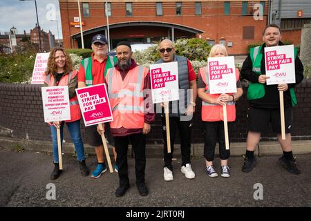 Manchseter, UK. 26th Aug, 2022. Royal Mail staff gather at the picket line for the first day of strikes. Members of the Communication Workers Union protest against the proposed two percent increase offered which is below inflation and during a cost of living crisis. Credit: Andy Barton/Alamy Live News
