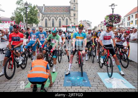 Meiningen, Germany. 26th Aug, 2022. Cycling: Tour of Germany, Meiningen - Marburg (200.70 km), stage 2. The jersey markings on the ground are removed just before the start. Credit: Daniel Vogl/dpa/Alamy Live News Stock Photo