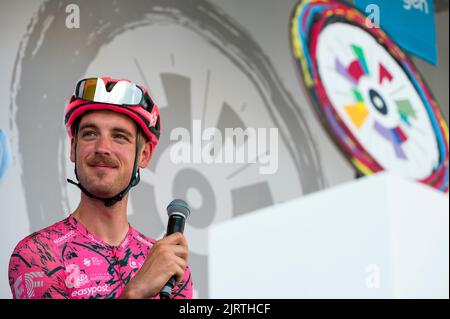 Meiningen, Germany. 26th Aug, 2022. Cycling: Tour of Germany, Meiningen - Marburg (200.70 km), stage 2. Jonas Rutsch from Germany from Team Easypost answers the moderator's questions. Credit: Daniel Vogl/dpa/Alamy Live News Stock Photo