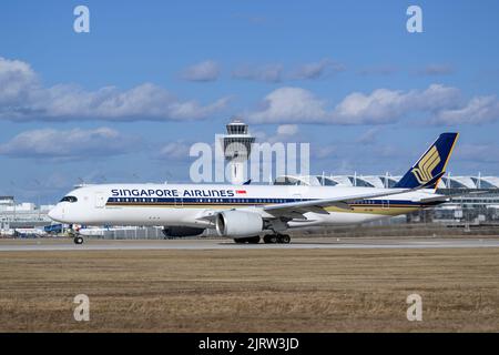 Singapore Airlines Airbus A350-941 With The Aircraft Registration Number 9V-SMC Takes Off From The Southern Runway 26L Of Munich Airport MUC EDDM Stock Photo