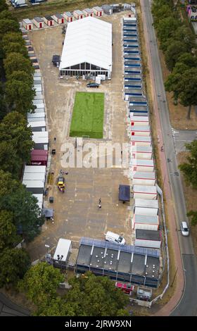 Doetinchem, Netherlands. 26th Aug, 2022. 2022-08-26 16:00:48 DOETINCHEM - An emergency shelter, awaiting a group of asylum seekers. Asylum seekers who are temporarily housed in sports halls in Apeldoorn come here. There is also room for families who are still staying in Heeten in Overijssel. In total there is room for 225 refugees in the emergency shelter in Doetinchem. ANP ROLAND HEITINK netherlands out - belgium out Credit: ANP/Alamy Live News Stock Photo