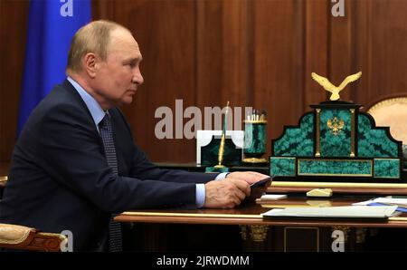 Moscow, Russia. 26th Aug, 2022. Russian President Vladimir Putin holds a face-to-face meeting with the newly appointed chairman and CEO of Aeroflot, Sergei Alexandrovsky, at the Kremlin, August 26, 2022 in Moscow, Russia. Credit: Mikhail Klimentyev/Kremlin Pool/Alamy Live News Stock Photo