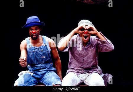 l-r: Attie Kubyane, Ewen Cummins in WOZA ALBERT! by Percy Mtwa, Mbongeni Ngema & Barney Simon at the Young Vic Theatre, London SE1  01/1987  a Temba Theatre Company & Leicester Haymarket Theatre production  design: Clarinda Salandy  lighting: Chris Ellis  director: Alby James Stock Photo