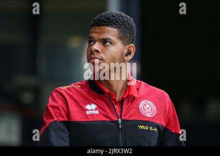 Luton, UK. 26th Aug, 2022. William Osula #32 of Sheffield United arriving at the stadium in Luton, United Kingdom on 8/26/2022. (Photo by Arron Gent/News Images/Sipa USA) Credit: Sipa USA/Alamy Live News Stock Photo