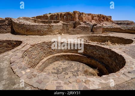 Kivas in Chetro Ketl, Chaco Culture National Historic Park, New Mexico, USA Stock Photo