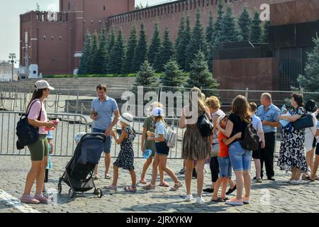 Moscow, Russia. 26th Aug, 2022. People seen at the Red Square near the Kremlin on a sunny day. (Credit Image: © Daniel Felipe Kutepov/SOPA Images via ZUMA Press Wire) Credit: ZUMA Press, Inc./Alamy Live News Stock Photo