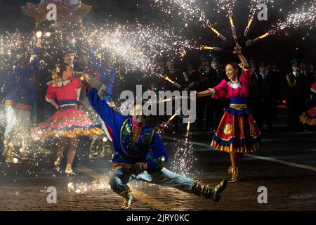 Moscow, Russia. 26th of August, 2022. Dancers perform during an evening show ahead of the opening of the Spasskaya Tower 2022 International Military Music Festival in Red Square. in Moscow, Russia. Nikolay Vinokurov/Alamy Live News Stock Photo