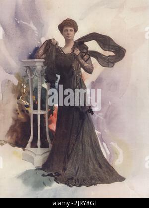 Kate Serjeanston, Welsh stage actress of the early 20th century, died 1918. Performed in The Water Babies, 1903, and Outcast 1917. Studio portrait in black gown next to a tripod. Miss Kate Sargeantson. Photograph by Alfred Ellis and Walery (Stanislaw Julian Ignacy). Colour printing of a hand-coloured illustration based on a monochrome photograph from George Newnes’s Players of the Day, London, 1905. Stock Photo