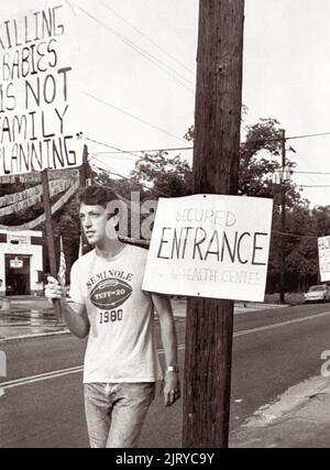 Demonstrators protest the killing of babies by abortion at the Tallahassee Feminist Women's Health Center in Tallahassee, Florida, near the Florida State University campus in 1980. (USA)