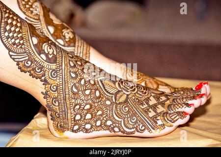 Henna design on Brides foot Stock Photo