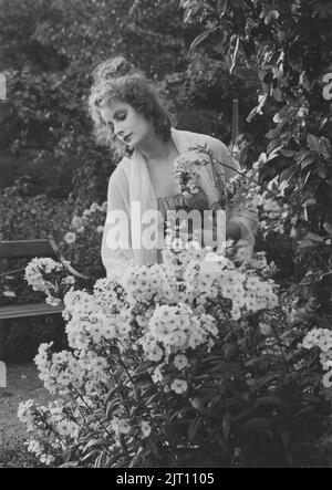 Swedish actress Greta Garbo. 1905-1990. Swedish actress with her glory days during the 1920s and 1930s. She retired from the screen at the age of 35 after acting in 28 films. Pictured when starring in the 1924 movie Atonement of Gosta Berling based on a novel by Selma Lagerlof. Stock Photo