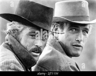 ROBERT REDFORD and PAUL NEWMAN in BUTCH CASSIDY AND THE SUNDANCE KID 1969 director GEORGE ROY HILL screenplay William Goldman Campanile Productions / George Roy Hill-Paul Monash Production / Newman-Foreman Company / Estudios Churubusco Azteca S.A. / Twentieth Century Fox Stock Photo