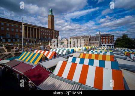 Norwich City Centre - Norwich Tourism - Norwich Market with Norwich City Hall and Guildhall in the background. Norwich City Centre. Stock Photo
