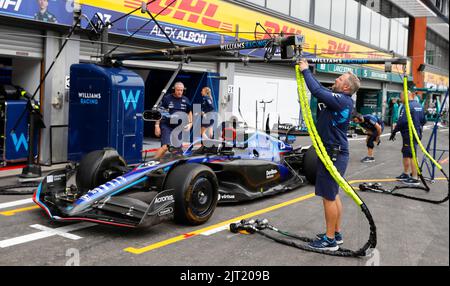 Williams f1 pit crew hi-res stock photography and images - Alamy