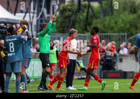 Rotterdam Pim Saathof of Go Ahead Eagles, Oussama Idrissi of